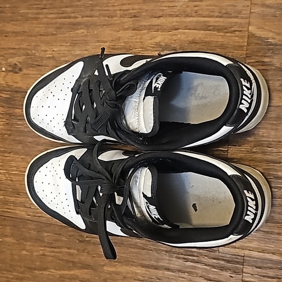 Nike Low Top Dunks - Picture 2 of 4